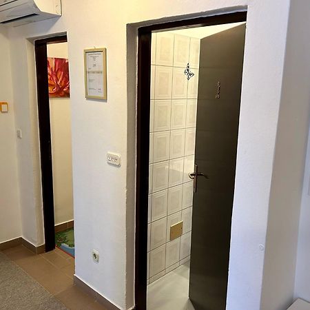 Apartment & Room Monika Rakovica Bagian luar foto
