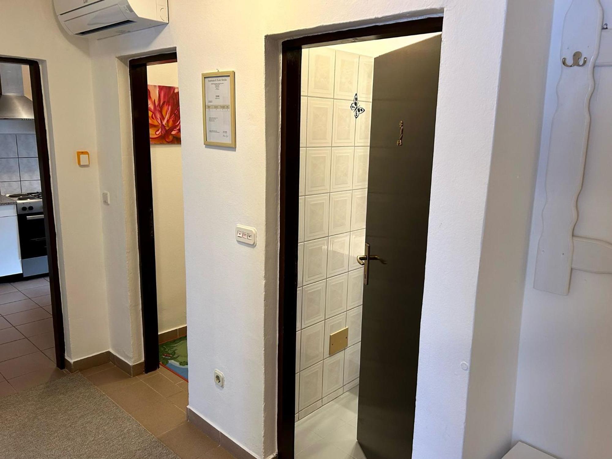 Apartment & Room Monika Rakovica Bagian luar foto