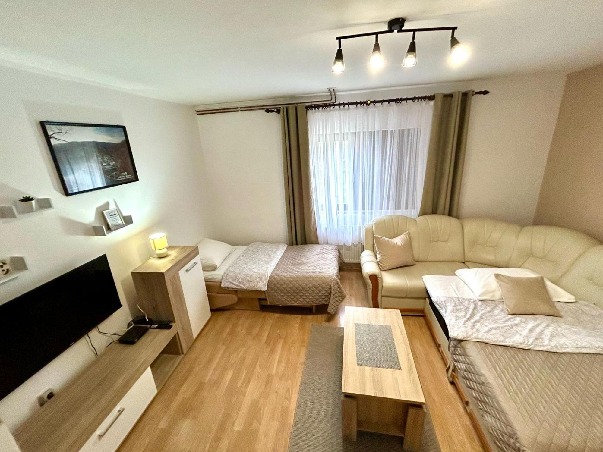 Apartment & Room Monika Rakovica Bagian luar foto